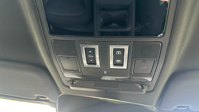 Land Rover Defender 3.0 D250 X-Dynamic SE 110 5dr Auto Diesel Estate